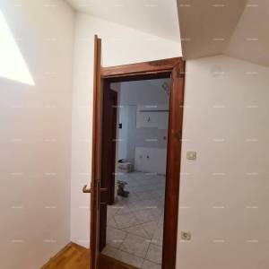 Izvrsna prilika! Prodaja stana na top lokaciji, Medulin! pet minuta lagane šetnje do mora i plaža.Neposredna blizina kampa....