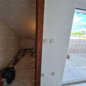 Izvrsna prilika! Prodaja stana na top lokaciji, Medulin! pet minuta lagane šetnje do mora i plaža.Neposredna blizina kampa....