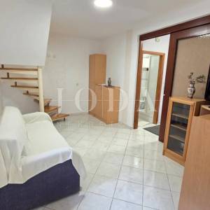 Jablanac kuća u centru mjesta