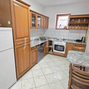 Jablanac kuća u centru mjesta