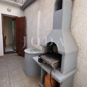 Jablanac kuća u centru mjesta