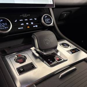 Jaguar F-Pace SVR 5.0 550HP AWD A8