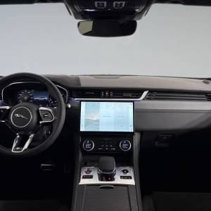 Jaguar F-Pace SVR 5.0 550HP AWD A8