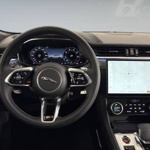 Jaguar F-Pace SVR 5.0 550HP AWD A8