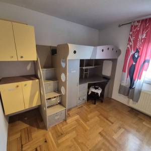 Jakuševec, 3-sobni stan 70m2 u blizini svih bitnih sadržaja, parking