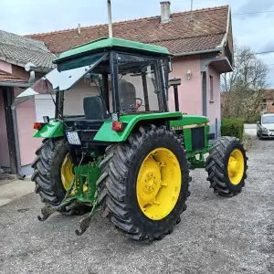 John Deere 2140