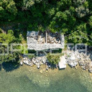 Kamena kućica prvi red uz more - rijetka prilika na Korčuli