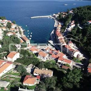 Kamena oaza s pogledom koji ostavlja bez daha – Prigradica