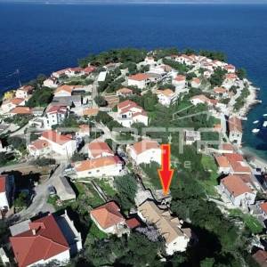 Kamena oaza s pogledom koji ostavlja bez daha – Prigradica