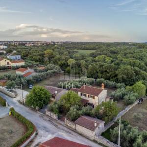 Kamena vila s 2 dodatna objekta u Galižani na parceli od1400 m2 