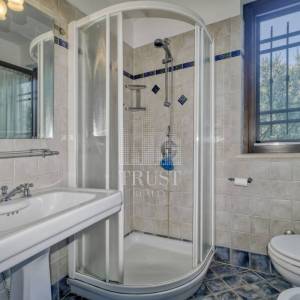 Kamena vila s 2 dodatna objekta u Galižani na parceli od1400 m2 