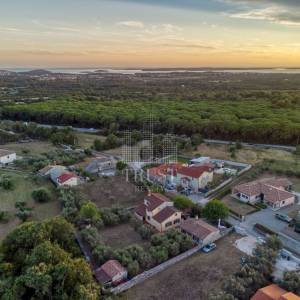 Kamena vila s 2 dodatna objekta u Galižani na parceli od1400 m2 