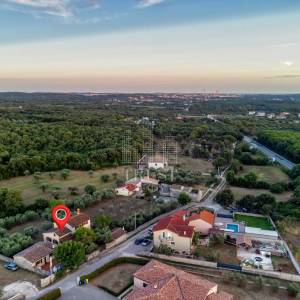 Kamena vila s 2 dodatna objekta u Galižani na parceli od1400 m2 