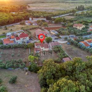 Kamena vila s 2 dodatna objekta u Galižani na parceli od1400 m2 