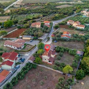 Kamena vila s 2 dodatna objekta u Galižani na parceli od1400 m2 