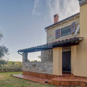 Kamena vila s 2 dodatna objekta u Galižani na parceli od1400 m2 