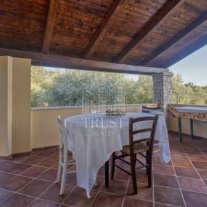 Kamena vila s 2 dodatna objekta u Galižani na parceli od1400 m2 