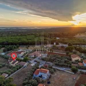 Kamena vila s 2 dodatna objekta u Galižani na parceli od1400 m2 