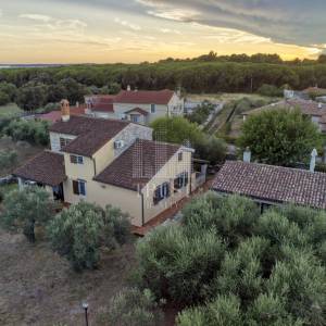 Kamena vila s 2 dodatna objekta u Galižani na parceli od1400 m2 