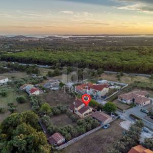 Kamena vila s 2 dodatna objekta u Galižani na parceli od1400 m2 