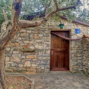 Kamena vila s 2 dodatna objekta u Galižani na parceli od1400 m2 