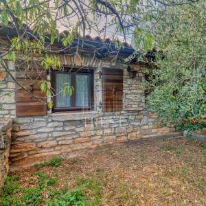 Kamena vila s 2 dodatna objekta u Galižani na parceli od1400 m2 