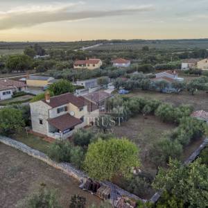 Kamena vila s 2 dodatna objekta u Galižani na parceli od1400 m2 