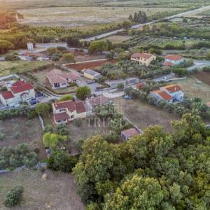 Kamena vila s 2 dodatna objekta u Galižani na parceli od1400 m2 