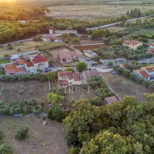 Kamena vila s 2 dodatna objekta u Galižani na parceli od1400 m2 