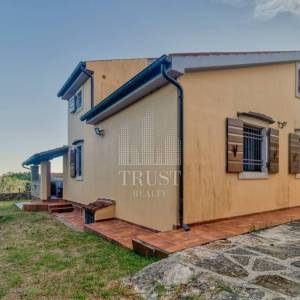 Kamena vila s 2 dodatna objekta u Galižani na parceli od1400 m2 