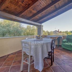 Kamena vila s 2 dodatna objekta u Galižani na parceli od1400 m2 