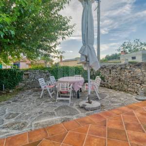 Kamena vila s 2 dodatna objekta u Galižani na parceli od1400 m2 