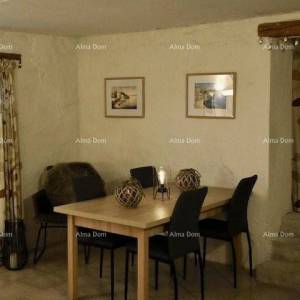 Kamena vila s dodatnim apartmanom i konobom , Sveti Lovreč