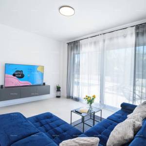 KANFANAR, MODERNA VILA PRIZEMNICA S BAZENOM – MIRNA LOKACIJA