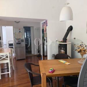 Karlobag uređena prizemnica blizu mora