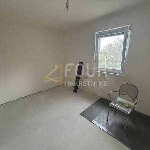 Kastav, 3s+db - višeetažni, 120m2, krovna terasa, okućnica