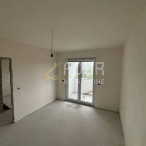 Kastav, 3s+db - višeetažni, 120m2, krovna terasa, okućnica