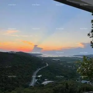 KAŠTEL– Građevinsko zemljište 812 m² s panoramskim pogledom