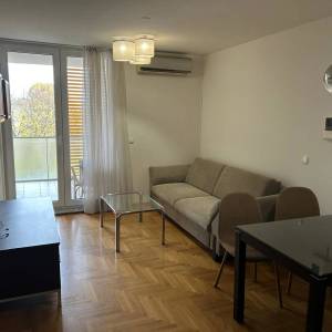 Knežija, 2S stan s loggiom 51m2, odlična lokacija, bez provizije