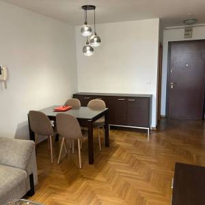 Knežija, 2S stan s loggiom 51m2, odlična lokacija, bez provizije