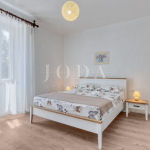 Kraljevica - dvojna kuća s okućnicom 453 m², turistički uhodan