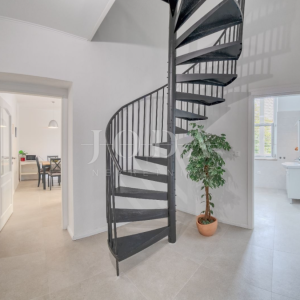 Kraljevica - dvojna kuća s okućnicom 453 m², turistički uhodan