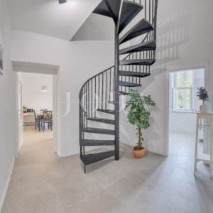 Kraljevica - dvojna kuća s okućnicom 453 m², turistički uhodan