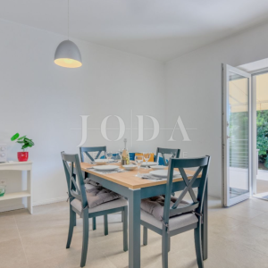 Kraljevica - dvojna kuća s okućnicom 453 m², turistički uhodan