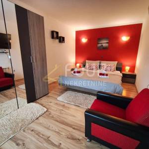 Kraljevica, Križišće, kuća u nizu s bazenom, 177m2