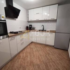 Kraljevica, Križišće, kuća u nizu s bazenom, 177m2