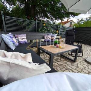 Kraljevica, Križišće, kuća u nizu s bazenom, 177m2