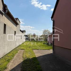KUĆA 80 m2 NKP S DVORIŠNIM STANOM 43 m2 NKP, DVORIŠTE 566 M2, VINKOVCI, NOVO SEL