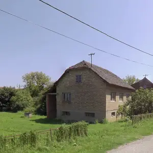 Kuča na prodaju sa voćnjakom, poljoprivrednim zemljištem i šumom