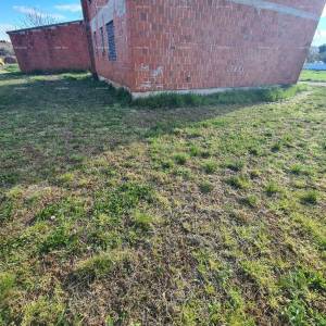 Kuća na prodaju u roh-bau fazi. Pomer.